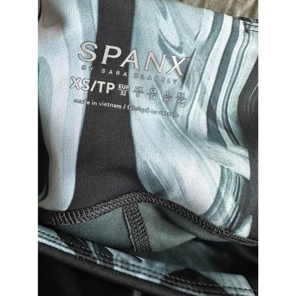 Spanx Booty Boost 7/8 Leggings Marbled Blue/Black XS - Picture 6 of 8